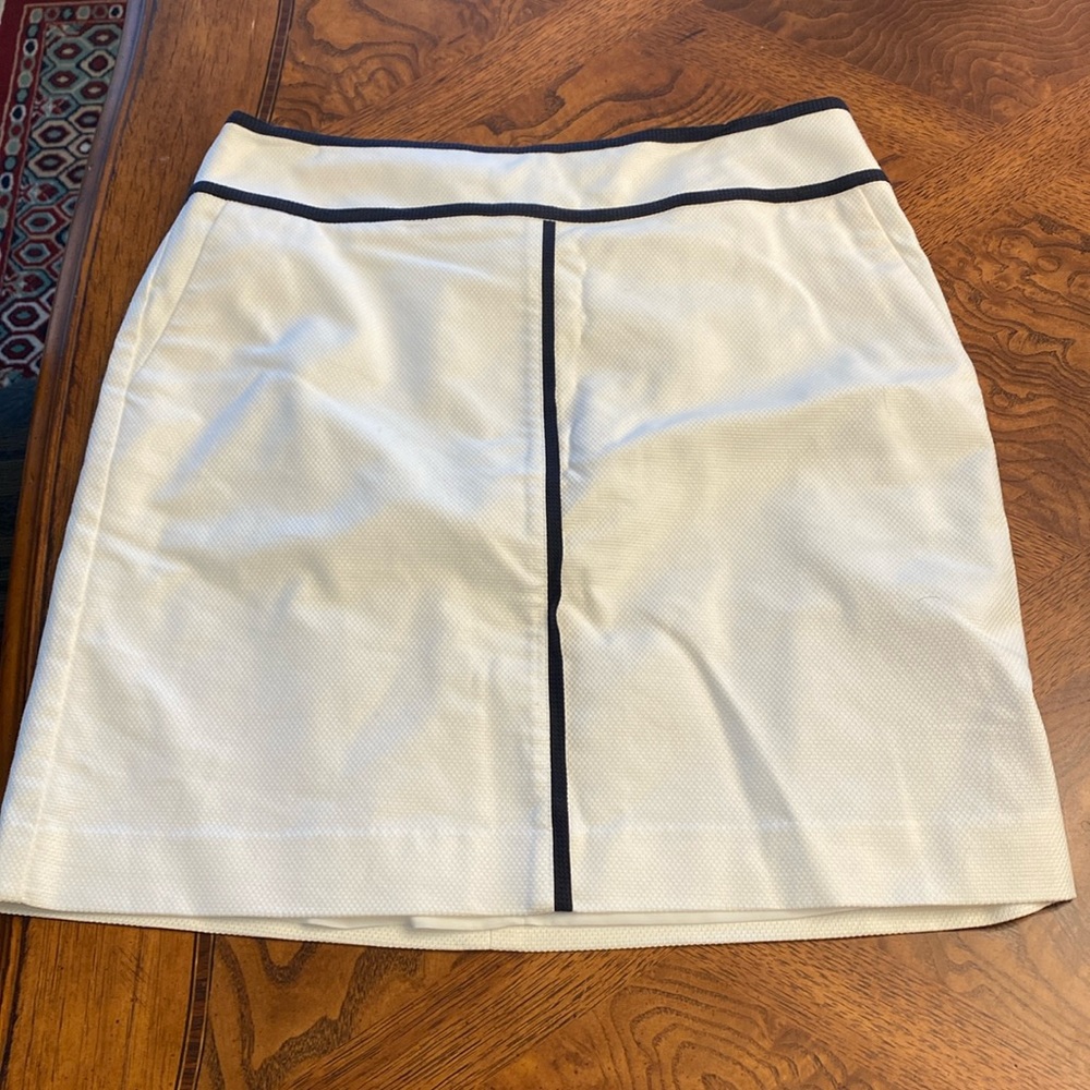 Ann Taylor Woman’s White Skirt Size 8 Brand new with tags